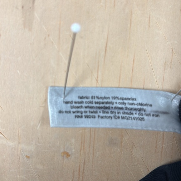 Catherines Ladies Swimsuit Black On Bottom W/Multi-Colored Top Size 30W - Picture 9 of 16